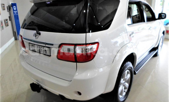 Acheter Occasion Voiture Toyota Fortuner Blanc à Harare, Harare Acheter Occasion Voiture Toyota Fortuner Blanc à Harare, Harare