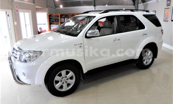 Acheter Occasion Voiture Toyota Fortuner Blanc à Harare, Harare Acheter Occasion Voiture Toyota Fortuner Blanc à Harare, Harare