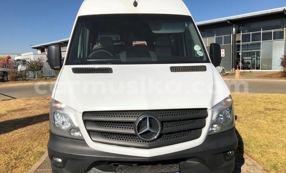 Tenga Tsaru Mercedes Viano Chena Mota in Beitbridge in Matabeleland South Tenga Tsaru Mercedes Viano Chena Mota in Beitbridge in Matabeleland South