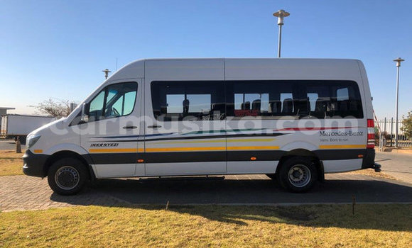 Tenga Tsaru Mercedes Viano Chena Mota in Beitbridge in Matabeleland South Tenga Tsaru Mercedes Viano Chena Mota in Beitbridge in Matabeleland South
