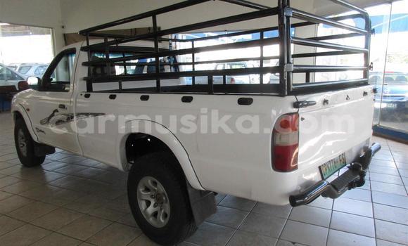 Acheter Occasion Voiture Mazda 1000 Blanc à Beitbridge, Matabeleland South Acheter Occasion Voiture Mazda 1000 Blanc à Beitbridge, Matabeleland South