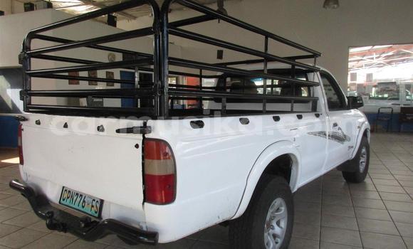 Acheter Occasion Voiture Mazda 1000 Blanc à Beitbridge, Matabeleland South Acheter Occasion Voiture Mazda 1000 Blanc à Beitbridge, Matabeleland South