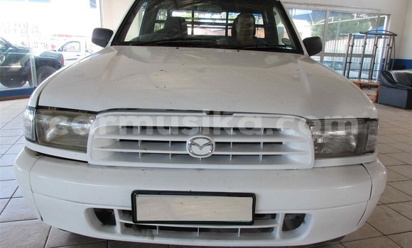 Acheter Occasion Voiture Mazda 1000 Blanc à Beitbridge, Matabeleland South Acheter Occasion Voiture Mazda 1000 Blanc à Beitbridge, Matabeleland South