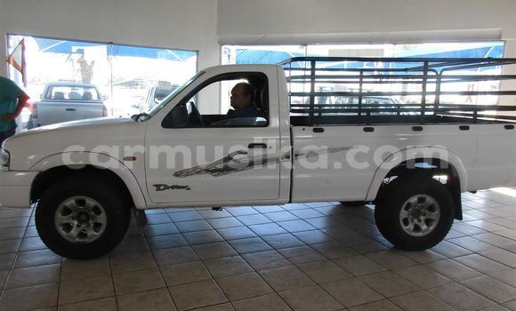 Acheter Occasion Voiture Mazda 1000 Blanc à Beitbridge, Matabeleland South Acheter Occasion Voiture Mazda 1000 Blanc à Beitbridge, Matabeleland South