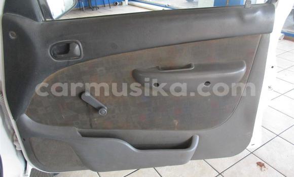 Acheter Occasion Voiture Mazda 1000 Blanc à Beitbridge, Matabeleland South Acheter Occasion Voiture Mazda 1000 Blanc à Beitbridge, Matabeleland South