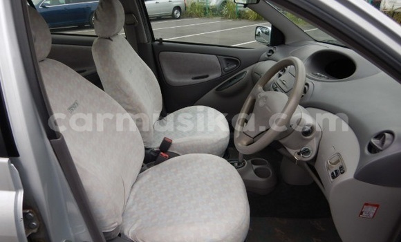 Nunua Ilio tumika Toyota Platz Fedha Gari ndani ya Beitbridge nchini Matabeleland Kusini Nunua Ilio tumika Toyota Platz Fedha Gari ndani ya Beitbridge nchini Matabeleland Kusini