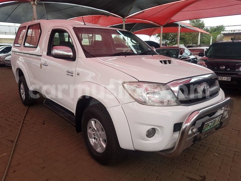 Big with watermark toyota hilux matabeleland south beitbridge 8931