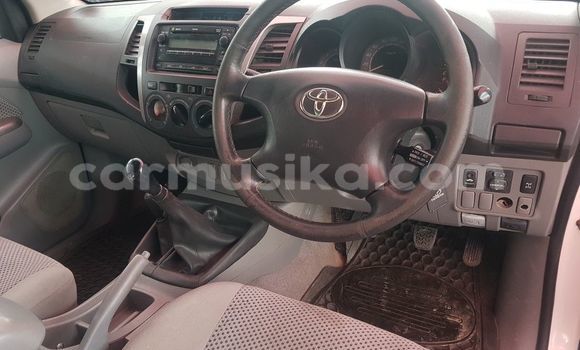 Buy Used Toyota Hilux White Car in Beitbridge in Matabeleland South Buy Used Toyota Hilux White Car in Beitbridge in Matabeleland South