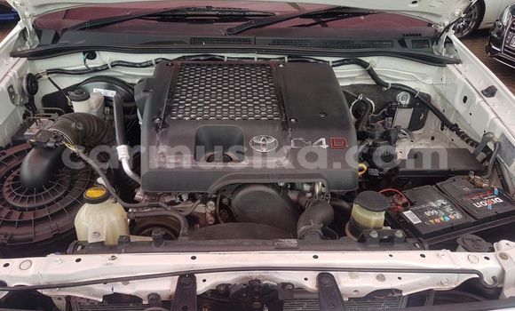 Buy Used Toyota Hilux White Car in Beitbridge in Matabeleland South Buy Used Toyota Hilux White Car in Beitbridge in Matabeleland South