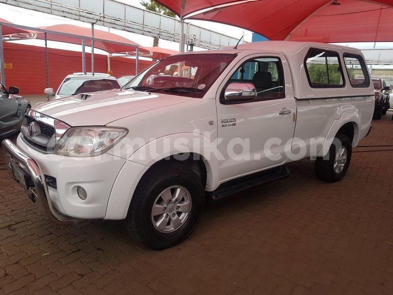 Big with watermark toyota hilux matabeleland south beitbridge 8931