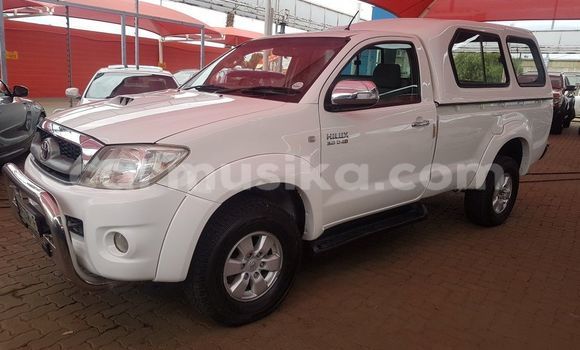 Buy Used Toyota Hilux White Car in Beitbridge in Matabeleland South Buy Used Toyota Hilux White Car in Beitbridge in Matabeleland South