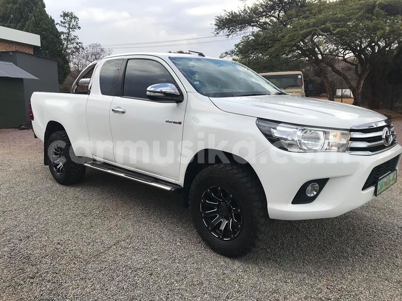 Big with watermark toyota hilux matabeleland south beitbridge 8932