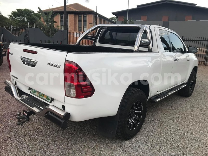 Big with watermark toyota hilux matabeleland south beitbridge 8932