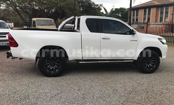 Acheter Occasion Voiture Toyota Hilux Blanc à Beitbridge, Matabeleland South Acheter Occasion Voiture Toyota Hilux Blanc à Beitbridge, Matabeleland South