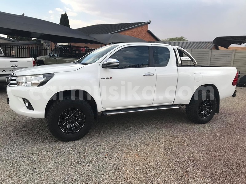 Big with watermark toyota hilux matabeleland south beitbridge 8932