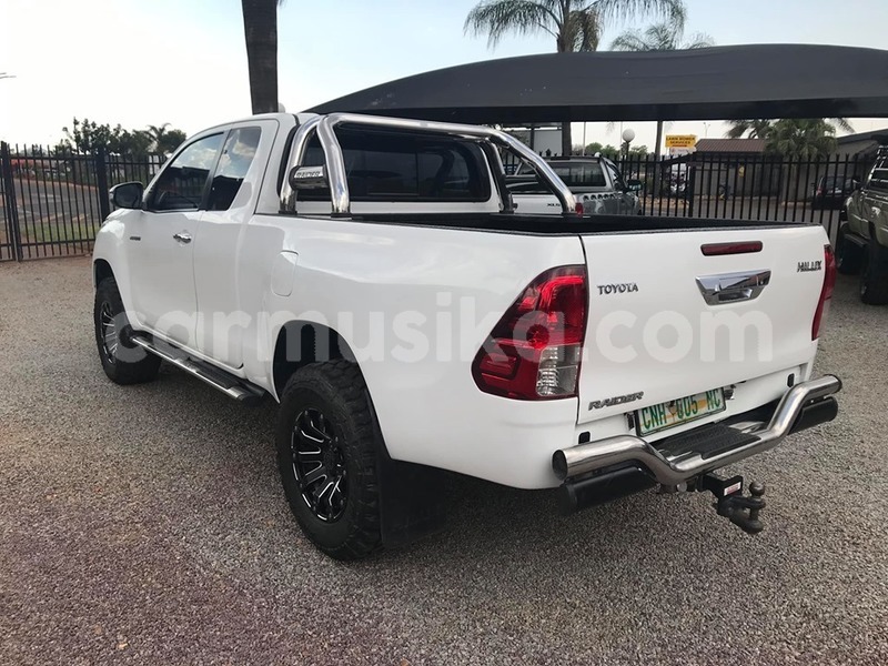 Big with watermark toyota hilux matabeleland south beitbridge 8932