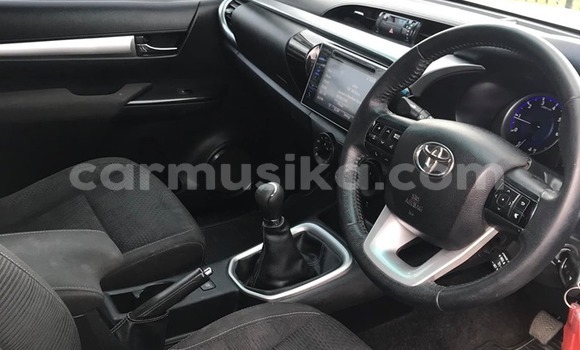 Acheter Occasion Voiture Toyota Hilux Blanc à Beitbridge, Matabeleland South Acheter Occasion Voiture Toyota Hilux Blanc à Beitbridge, Matabeleland South