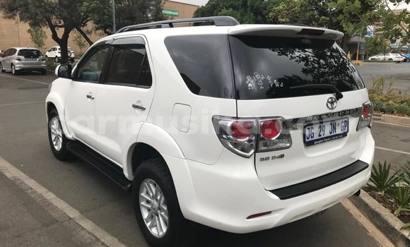 Acheter Occasion Voiture Toyota Fortuner Blanc à Beitbridge, Matabeleland South Acheter Occasion Voiture Toyota Fortuner Blanc à Beitbridge, Matabeleland South