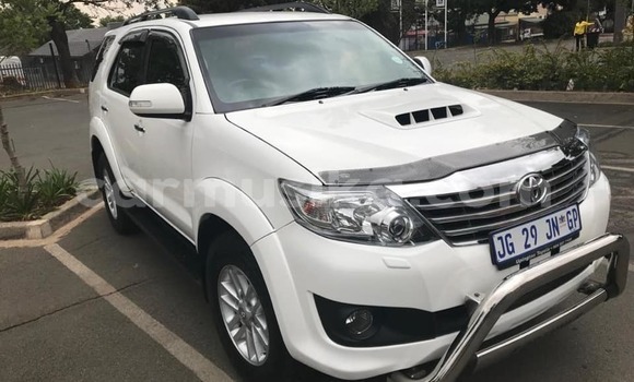 Acheter Occasion Voiture Toyota Fortuner Blanc à Beitbridge, Matabeleland South Acheter Occasion Voiture Toyota Fortuner Blanc à Beitbridge, Matabeleland South