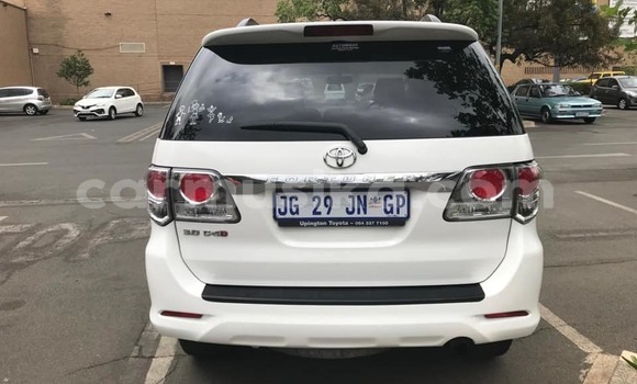 Acheter Occasion Voiture Toyota Fortuner Blanc à Beitbridge, Matabeleland South Acheter Occasion Voiture Toyota Fortuner Blanc à Beitbridge, Matabeleland South
