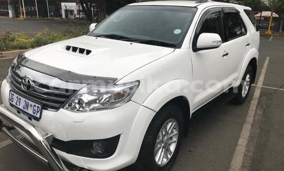 Acheter Occasion Voiture Toyota Fortuner Blanc à Beitbridge, Matabeleland South Acheter Occasion Voiture Toyota Fortuner Blanc à Beitbridge, Matabeleland South