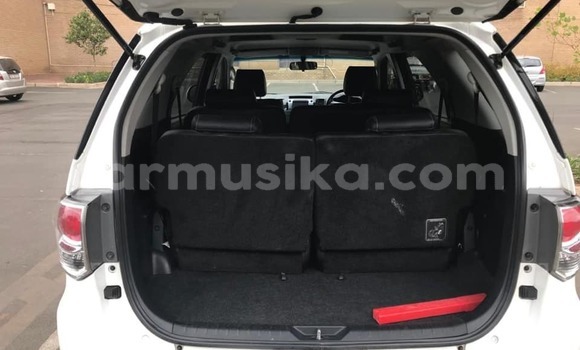 Acheter Occasion Voiture Toyota Fortuner Blanc à Beitbridge, Matabeleland South Acheter Occasion Voiture Toyota Fortuner Blanc à Beitbridge, Matabeleland South