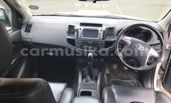 Acheter Occasion Voiture Toyota Fortuner Blanc à Beitbridge, Matabeleland South Acheter Occasion Voiture Toyota Fortuner Blanc à Beitbridge, Matabeleland South