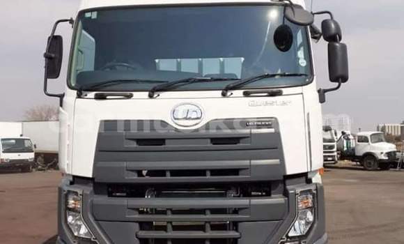 Acheter Occasion Voiture Nissan 350Z Blanc à Beitbridge, Matabeleland South Acheter Occasion Voiture Nissan 350Z Blanc à Beitbridge, Matabeleland South