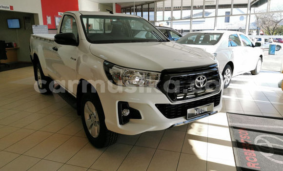 Buy Used Toyota Hilux White Car in Beitbridge in Matabeleland South Buy Used Toyota Hilux White Car in Beitbridge in Matabeleland South
