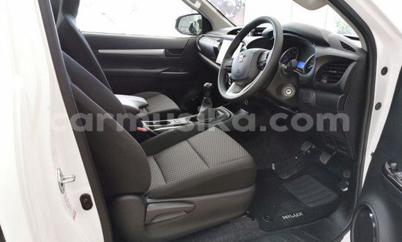 Buy Used Toyota Hilux White Car in Beitbridge in Matabeleland South Buy Used Toyota Hilux White Car in Beitbridge in Matabeleland South