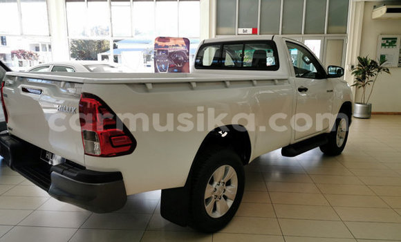 Buy Used Toyota Hilux White Car in Beitbridge in Matabeleland South Buy Used Toyota Hilux White Car in Beitbridge in Matabeleland South