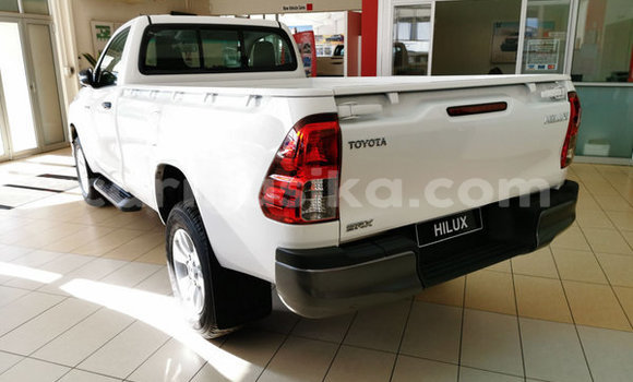 Buy Used Toyota Hilux White Car in Beitbridge in Matabeleland South Buy Used Toyota Hilux White Car in Beitbridge in Matabeleland South
