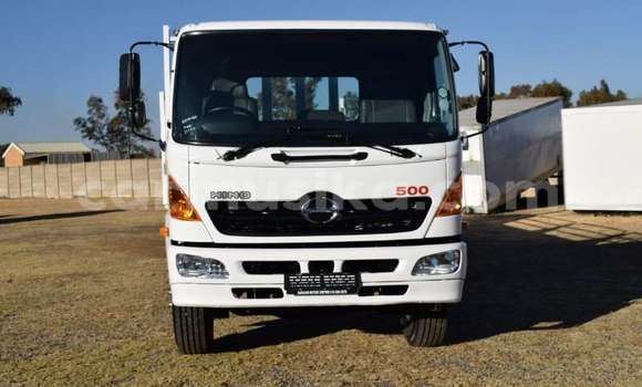 Buy Used Hino 300 Series White Truck in Harare in Harare Buy Used Hino 300 Series White Truck in Harare in Harare