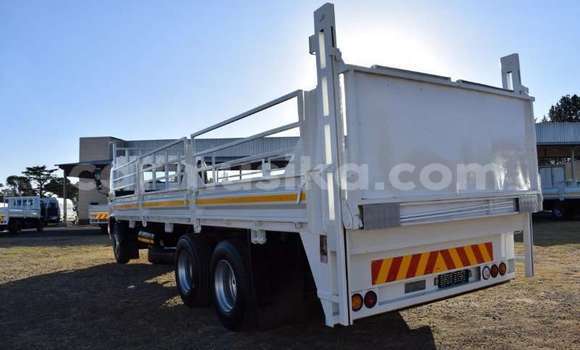 Buy Used Hino 300 Series White Truck in Harare in Harare Buy Used Hino 300 Series White Truck in Harare in Harare