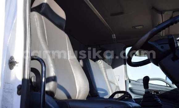 Buy Used Hino 300 Series White Truck in Harare in Harare Buy Used Hino 300 Series White Truck in Harare in Harare