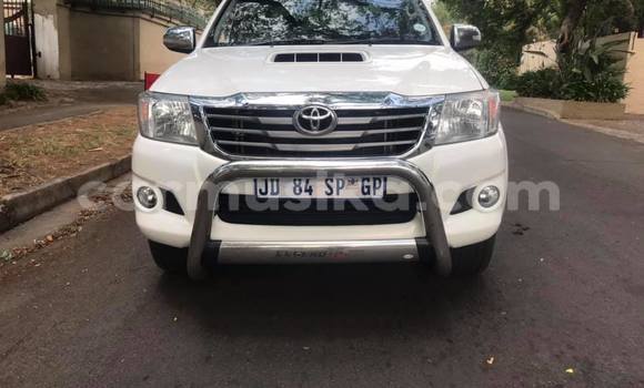 Acheter Occasion Voiture Toyota Hilux Blanc à Beitbridge, Matabeleland South Acheter Occasion Voiture Toyota Hilux Blanc à Beitbridge, Matabeleland South