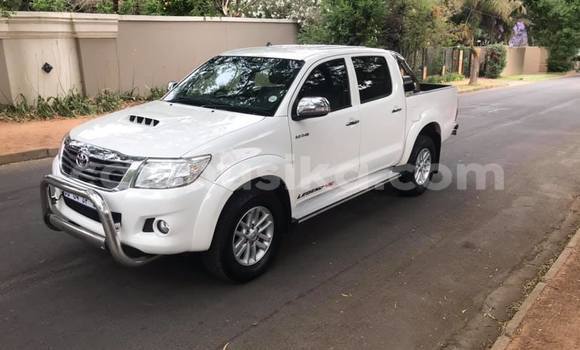 Acheter Occasion Voiture Toyota Hilux Blanc à Beitbridge, Matabeleland South Acheter Occasion Voiture Toyota Hilux Blanc à Beitbridge, Matabeleland South