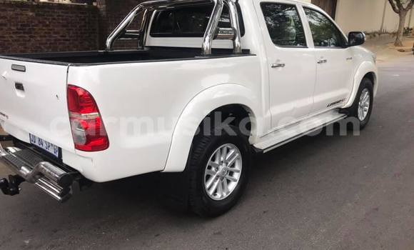 Acheter Occasion Voiture Toyota Hilux Blanc à Beitbridge, Matabeleland South Acheter Occasion Voiture Toyota Hilux Blanc à Beitbridge, Matabeleland South