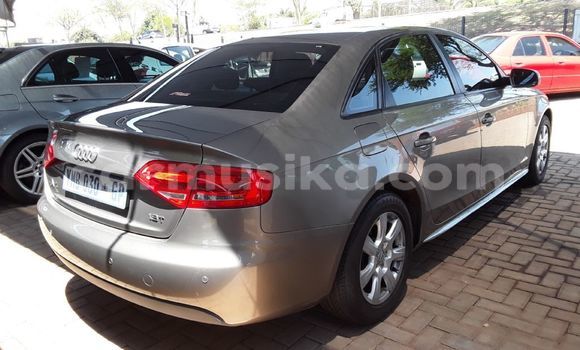 Acheter Occasion Voiture Audi A4 Gris à Beitbridge, Matabeleland South Acheter Occasion Voiture Audi A4 Gris à Beitbridge, Matabeleland South