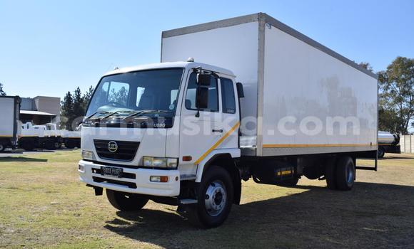 Nunua Ilio tumika Nissan UD Nyeupe Lori ndani ya Beitbridge nchini Matabeleland Kusini Nunua Ilio tumika Nissan UD Nyeupe Lori ndani ya Beitbridge nchini Matabeleland Kusini