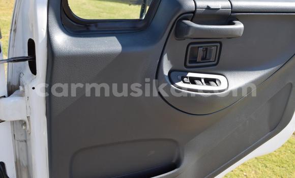 Nunua Ilio tumika Nissan UD Nyeupe Lori ndani ya Beitbridge nchini Matabeleland Kusini Nunua Ilio tumika Nissan UD Nyeupe Lori ndani ya Beitbridge nchini Matabeleland Kusini