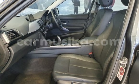 Nunua Ilio tumika BMW 321 Fedha Gari ndani ya Beitbridge nchini Matabeleland Kusini Nunua Ilio tumika BMW 321 Fedha Gari ndani ya Beitbridge nchini Matabeleland Kusini