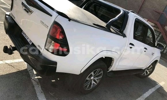 Tenga Tsaru Toyota Hilux Chena Mota in Beitbridge in Matabeleland South Tenga Tsaru Toyota Hilux Chena Mota in Beitbridge in Matabeleland South