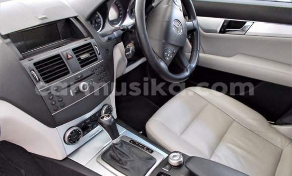 Acheter Occasion Voiture Mercedes‒Benz C–Class Gris à Beitbridge, Matabeleland South Acheter Occasion Voiture Mercedes‒Benz C–Class Gris à Beitbridge, Matabeleland South