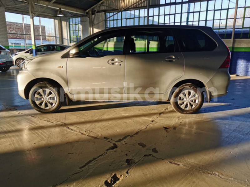 Big with watermark toyota avanza matabeleland south beitbridge 9012