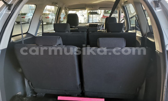 Acheter Occasion Voiture Toyota Avanza Gris à Beitbridge, Matabeleland South Acheter Occasion Voiture Toyota Avanza Gris à Beitbridge, Matabeleland South