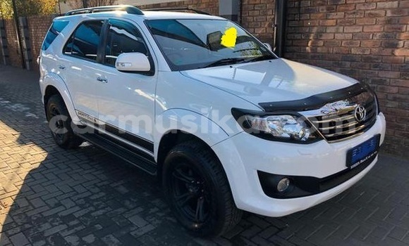 Buy Used Toyota Fortuner White Car in Beitbridge in Matabeleland South Buy Used Toyota Fortuner White Car in Beitbridge in Matabeleland South