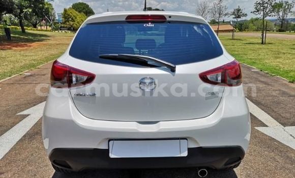 Nunua Ilio tumika Mazda 2 Nyeupe Gari ndani ya Beitbridge nchini Matabeleland Kusini Nunua Ilio tumika Mazda 2 Nyeupe Gari ndani ya Beitbridge nchini Matabeleland Kusini