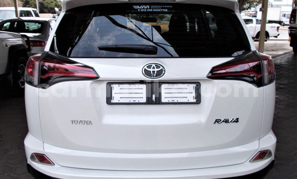 Acheter Occasion Voiture Toyota RAV4 Blanc à Beitbridge, Matabeleland South Acheter Occasion Voiture Toyota RAV4 Blanc à Beitbridge, Matabeleland South