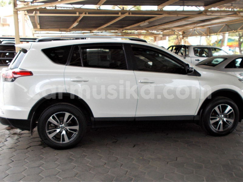 Big with watermark toyota rav4 matabeleland south beitbridge 9021